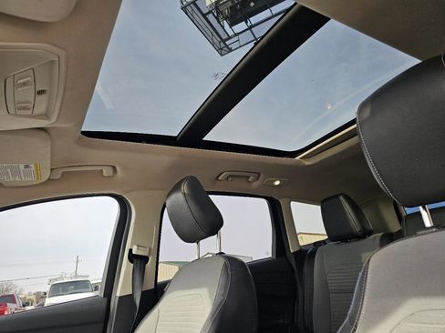 Used 2018 Ford Escape SE w/ SE Sport Appearance Package image 11