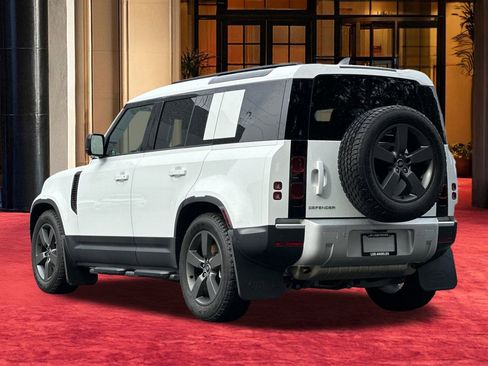 Used 2025 Land Rover Defender 110 S image 4