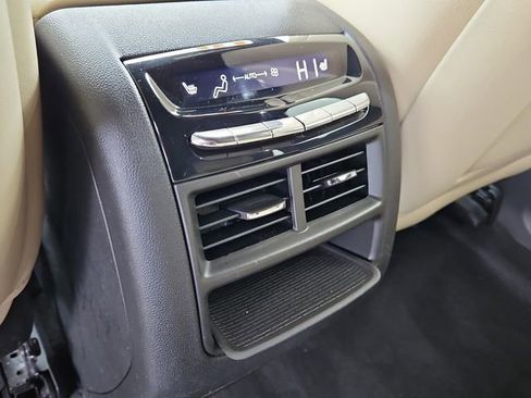 Used 2018 Cadillac XT5 Premium Luxury image 16