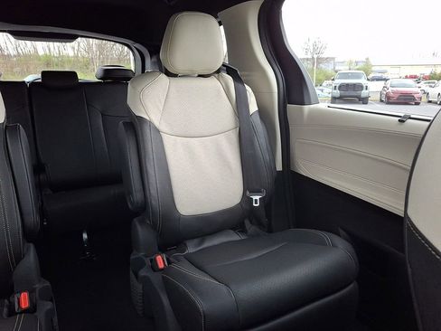 New 2026 Toyota Sienna Platinum image 15
