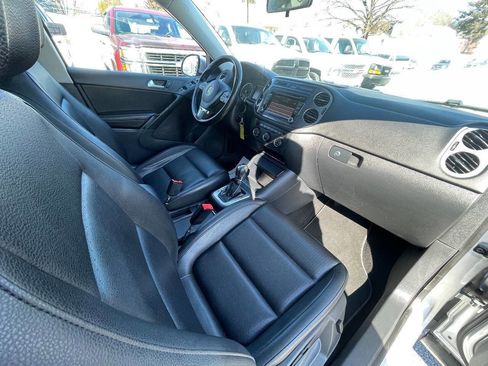 Used 2013 Volkswagen Tiguan SE image 29