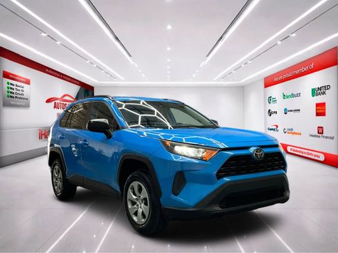 Used 2021 Toyota RAV4 LE FWD image 2