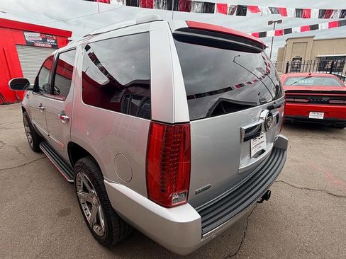 Used 2012 Cadillac Escalade Luxury AWD/4WD image 11