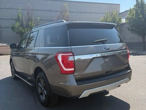 Used 2018 Ford Expedition XLT w/ Equipment Group 202A AWD/4WD image 8