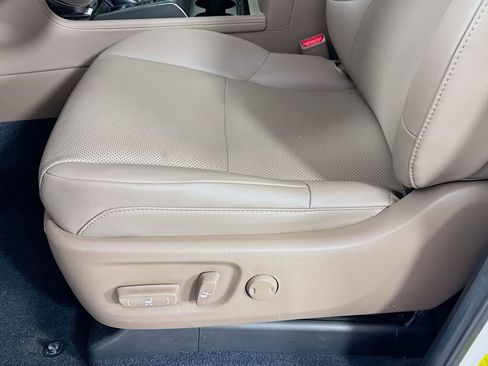 Used 2023 Lexus GX 460 Premium image 23