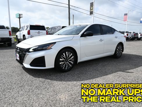 Used 2024 Nissan Altima 2.5 SV FWD image 6