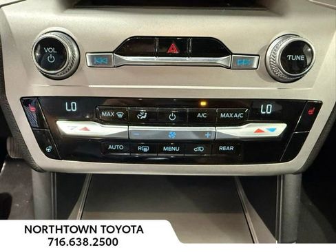 Used 2020 Ford Explorer XLT w/ Comfort Package image 18