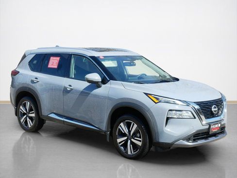 Used 2023 Nissan Rogue SL image 1