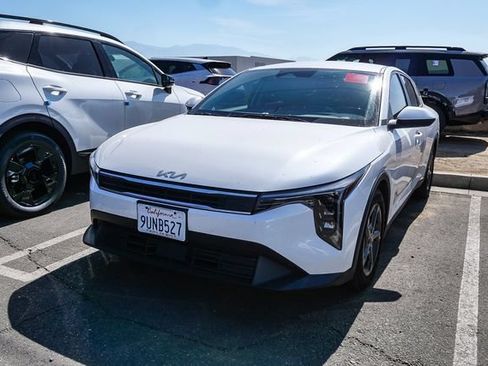 Certified 2025 Kia K4 FWD image 2