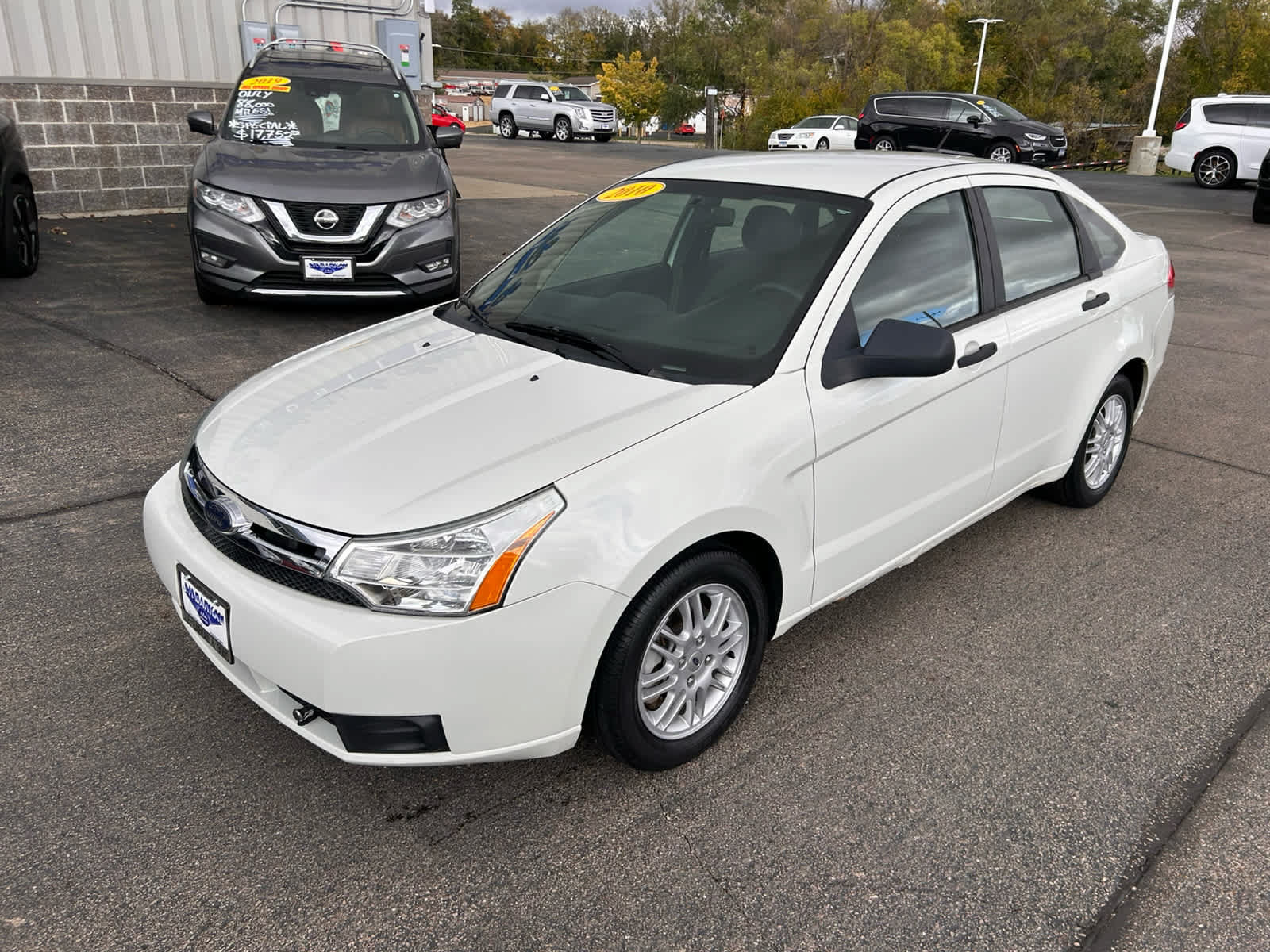 Used 2010 Ford Focus SE FWD image 3