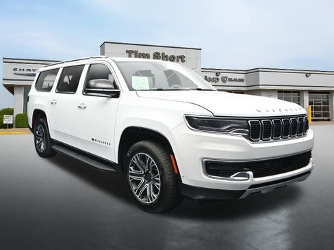 Used 2024 Jeep Wagoneer L Series II w/ Flexible Seating Group AWD/4WD image 7