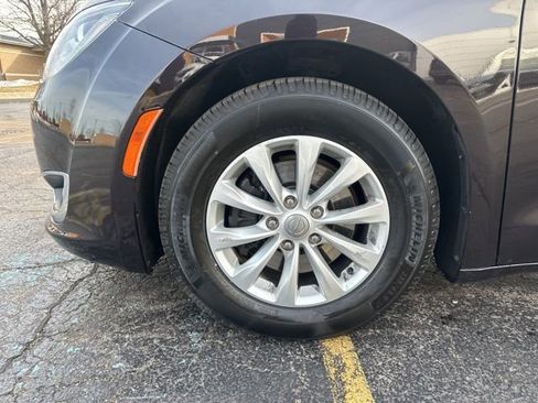 Used 2017 Chrysler Pacifica Touring-L image 20