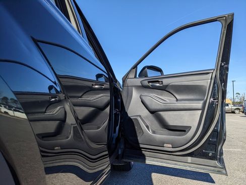 Used 2021 Toyota Highlander XLE image 62