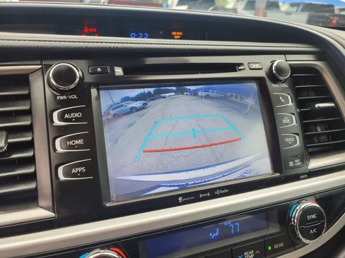 Used 2018 Toyota Highlander XLE AWD/4WD image 26