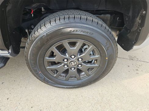 Used 2025 Toyota 4Runner SR5 image 28