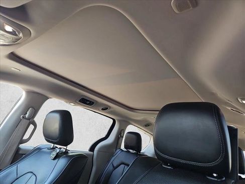 Used 2018 Chrysler Pacifica Limited FWD image 23