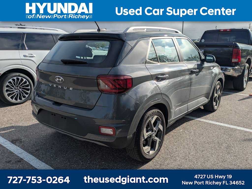 Used 2025 Hyundai Venue Limited FWD image 2