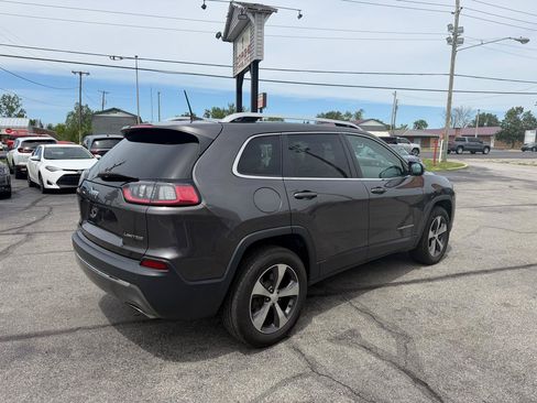 Used 2019 Jeep Cherokee Limited w/ Luxury Group AWD/4WD image 6