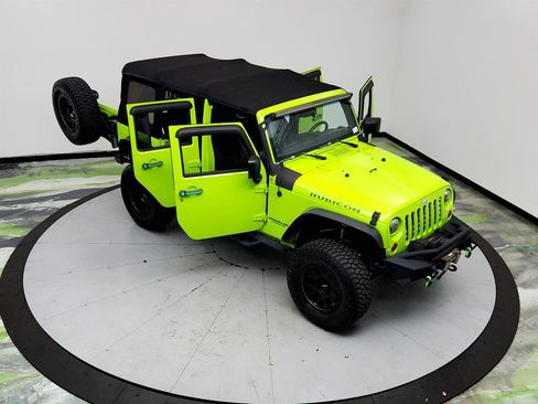 Used 2013 Jeep Wrangler Unlimited Rubicon w/ Connectivity Group AWD/4WD image 36