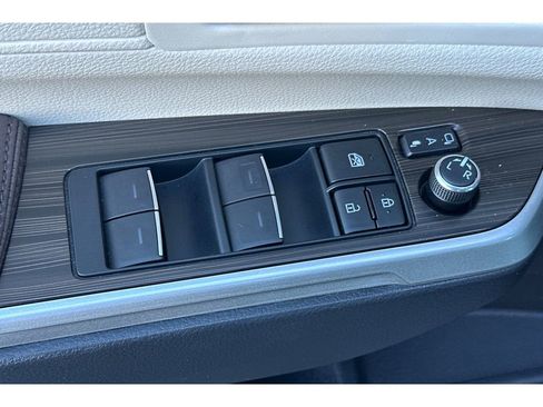 Certified 2023 Toyota Sienna Platinum image 12
