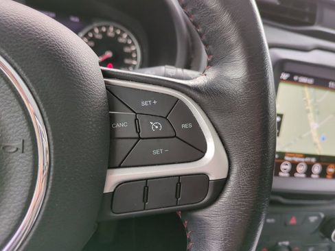 Used 2018 Jeep Renegade Trailhawk image 25