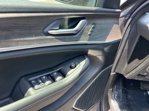 New 2026 Jeep Grand Cherokee L Limited w/ Limited Altitude Package AWD/4WD image 24