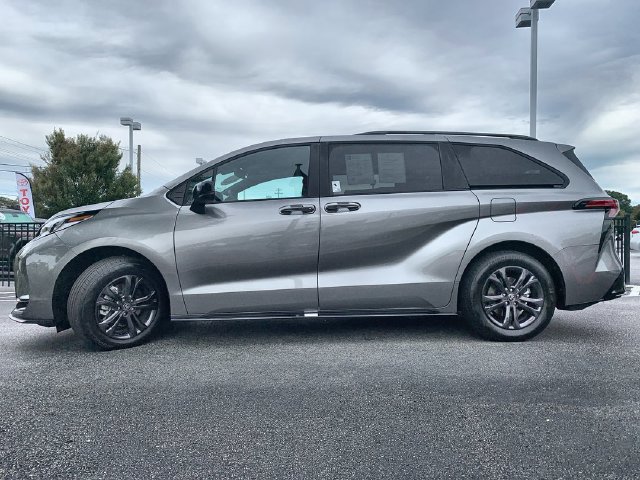 Used 2026 Toyota Sienna XSE AWD/4WD image 5