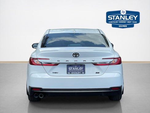 Used 2025 Toyota Camry SE w/ Convenience Package FWD image 10