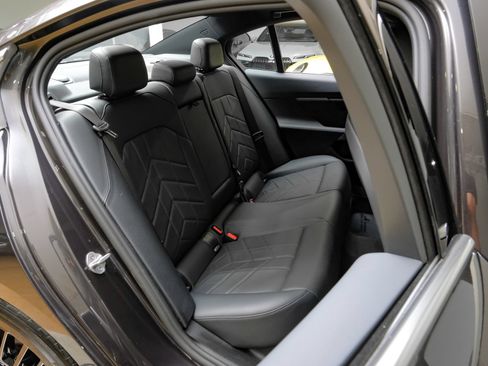 Used 2025 BMW 530i RWD image 40