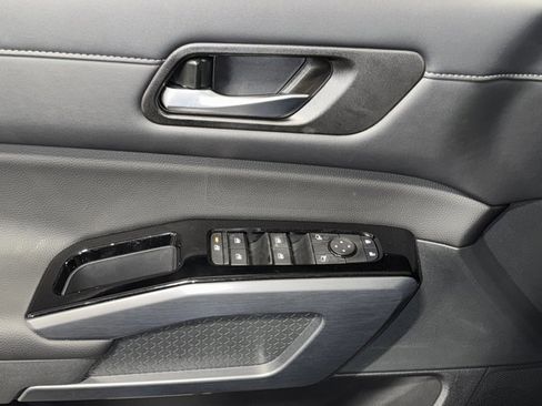 New 2026 Nissan Pathfinder SL image 18