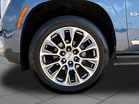 Used 2025 GMC Yukon XL Denali w/ Sun & Power Step Package AWD/4WD image 11