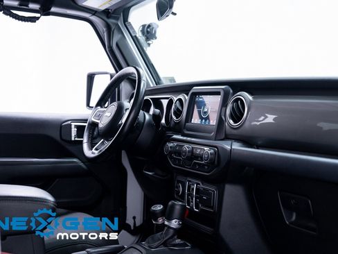 Used 2020 Jeep Wrangler Unlimited Sahara image 42