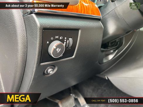 Used 2013 Jeep Grand Cherokee Overland w/ Advance Technology Group AWD/4WD image 22