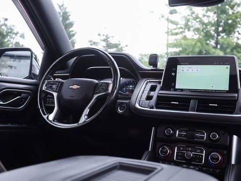 Used 2023 Chevrolet Suburban Premier AWD/4WD image 24