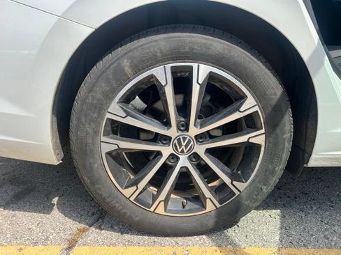 Used 2025 Volkswagen Jetta Sport FWD image 25
