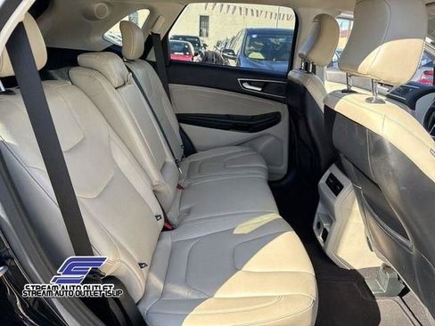 Used 2022 Ford Edge Titanium image 39