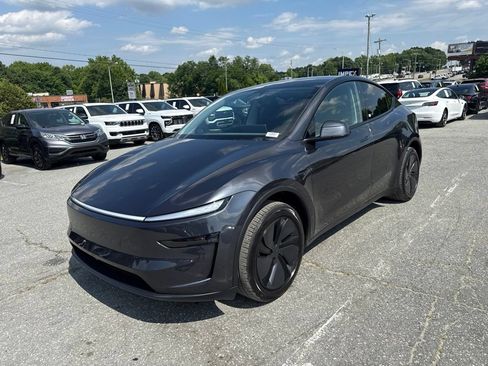 Used 2026 Tesla Model Y 2WD image 1