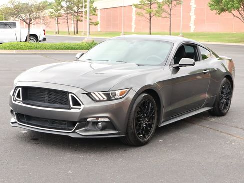 Used 2017 Ford Mustang Coupe image 22