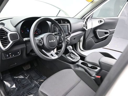 Certified 2022 Kia Soul LX w/ Technology Package image 15