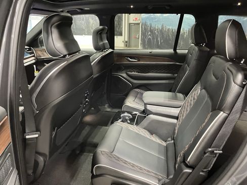 New 2025 Jeep Grand Cherokee L Summit w/ Luxury Tech Group V AWD/4WD image 13