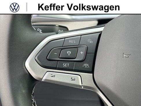 New 2026 Volkswagen Taos SE FWD image 18