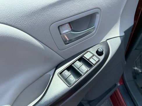 Used 2017 Toyota Sienna LE FWD image 16