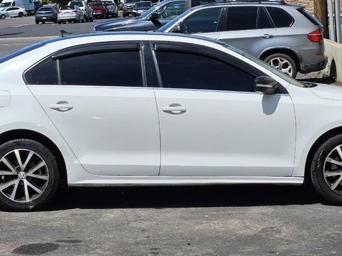 Used 2017 Volkswagen Jetta SE FWD image 6