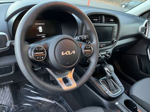 Used 2025 Kia Soul LX w/ LX Technology Package image 25