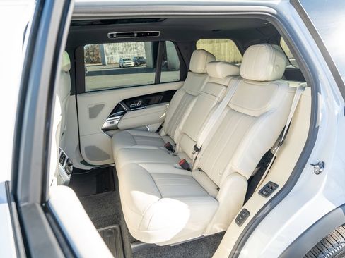 New 2025 Land Rover Range Rover Long Wheelbase SE image 22
