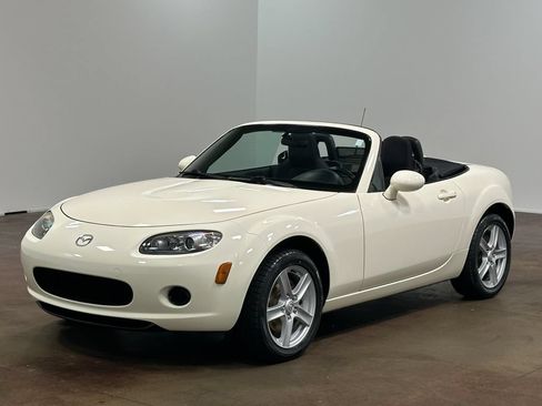 Used 2007 MAZDA MX-5 Miata Sport RWD image 86