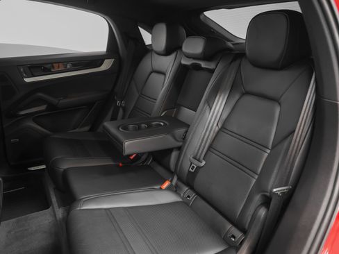 Certified 2024 Porsche Cayenne Coupe AWD/4WD image 38