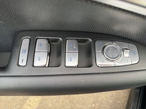 Used 2026 Genesis G70 2.5T Prestige image 17