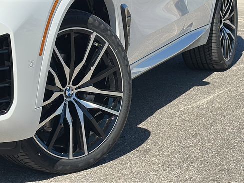 New 2026 BMW X5 xDrive40i w/ M Sport Package image 3