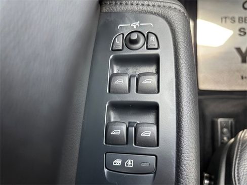Used 2022 Volvo XC60 B5 Momentum w/ Advanced Package image 18